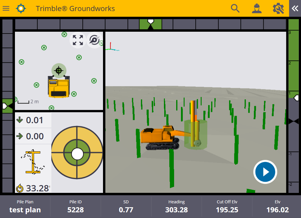 Interface de utilizador do sistema Trimble Groundworks que mostra uma visualização 3D de um empilhador num campo de trabalho de estacas. O visor inclui gráficos detalhados, dados numéricos precisos e controlos interativos para orientação de pilotagem.