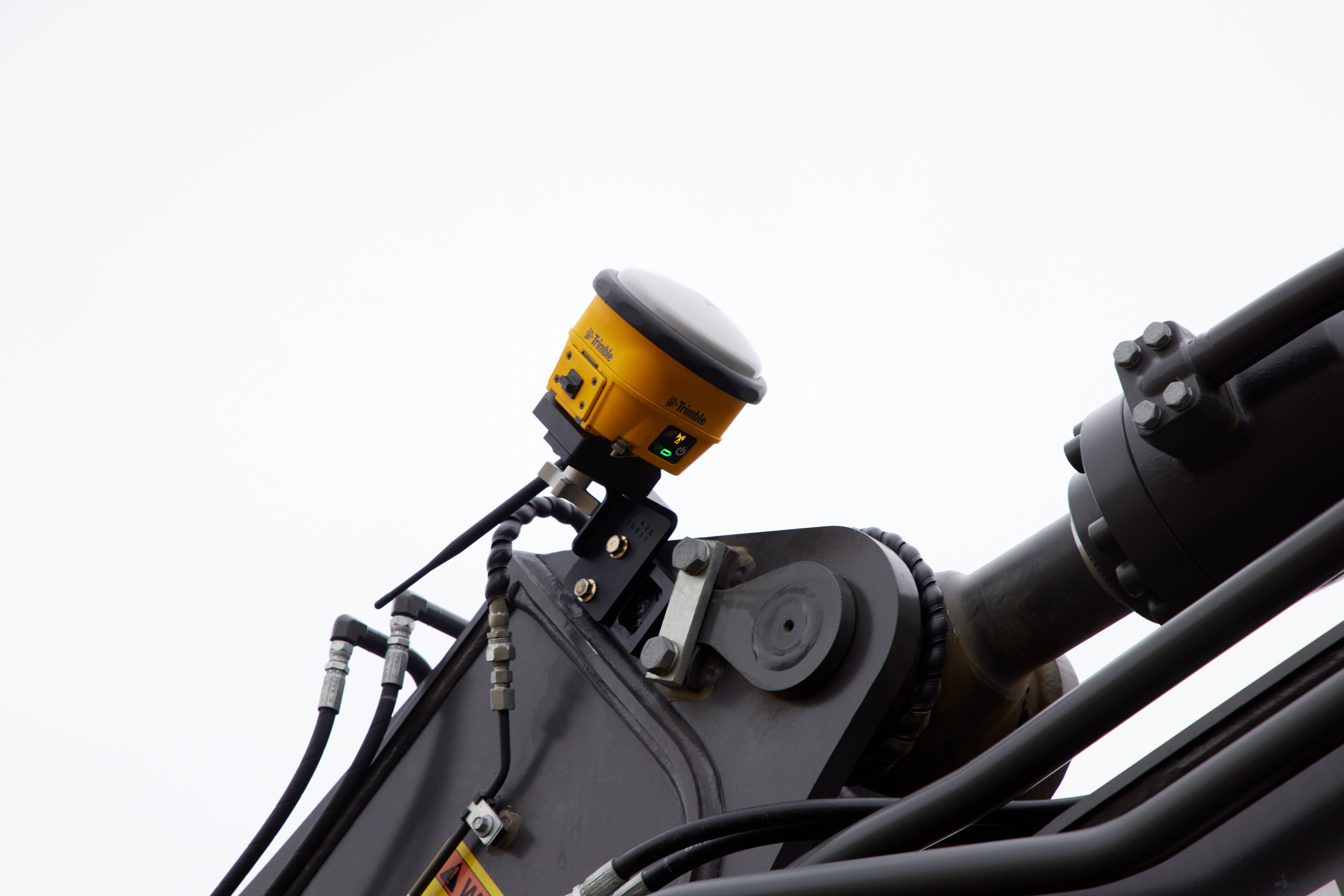 Trimble Siteworks Machine Guidance Module instalado numa escavadora